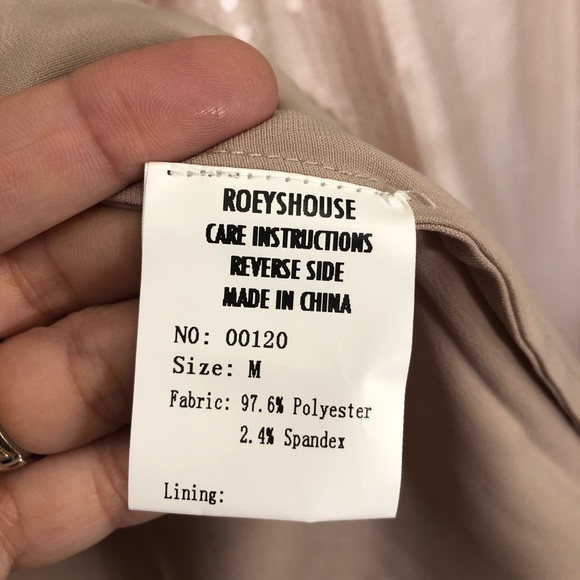 Blouse in a khaki color by Roeyshouse size Medium NWT - Picture 6 of 10